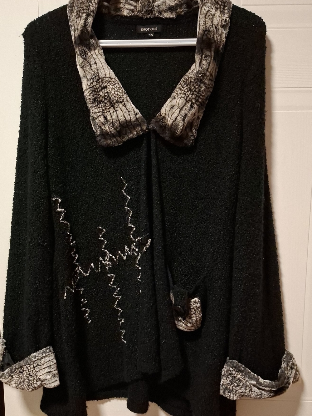 Emotions Black Textured Women's Sweater with Contrasting Faux-Fur Trim